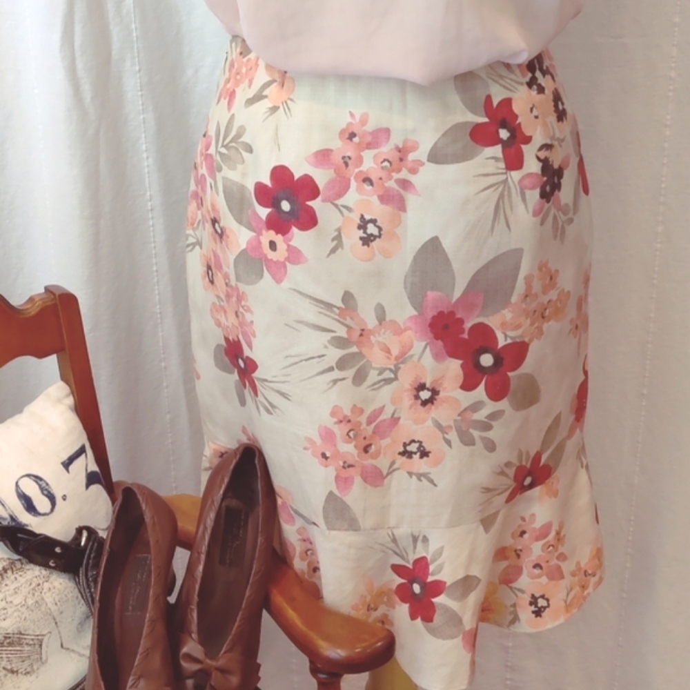 🤩 HP ❣️SALE❣️LOFT Floral Silk blend Skirt